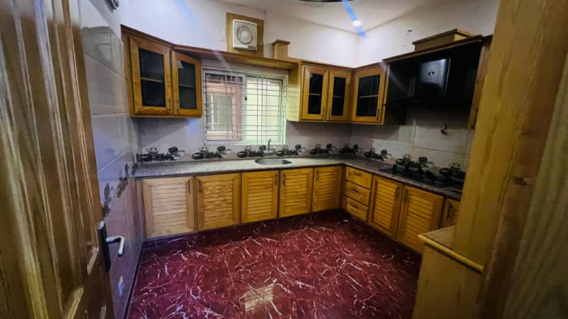 10 Marla fully furnished house available for Rent in bahria towan Rawalpindi phase 3 16