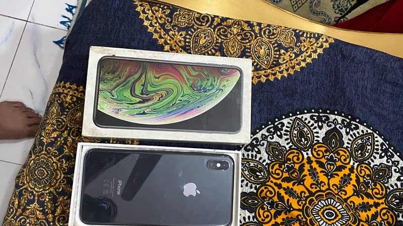 iPhone XS Max 11