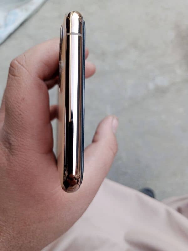 Iphone 11pro max golden colour 2