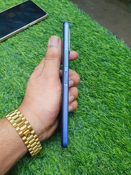 vivo y21 4/64 gb with box in blue colour num 03059555/991 1