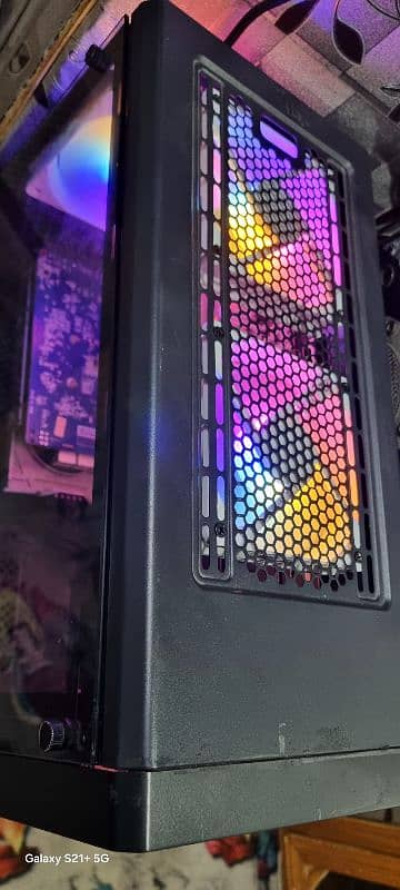 Gamming pc with 3rgb fans 6