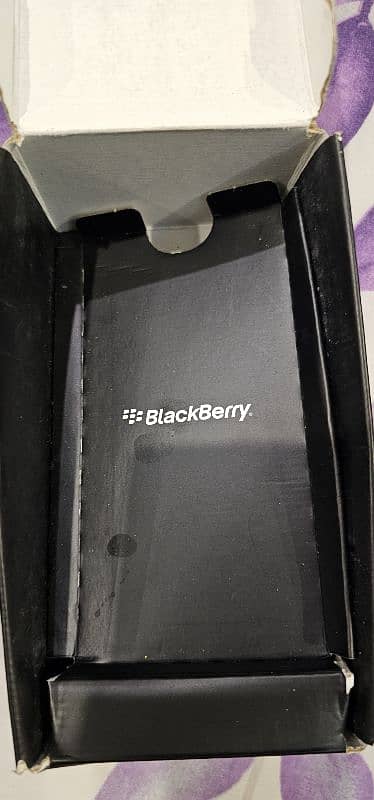 Blackberry Z10 - Mint Condition 8