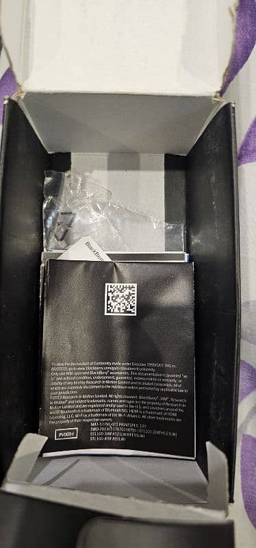 Blackberry Z10 - Mint Condition 9