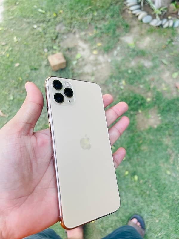 iPhone 11 Pro Max 0