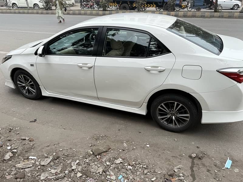 Toyota Corolla Altis 2018 4