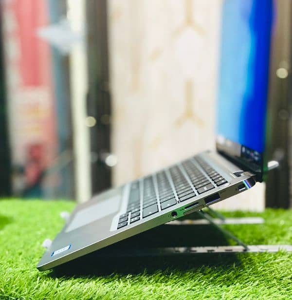 Dell 7400 2-in-1 laptop i5/8th 8/256 gb ssd 1