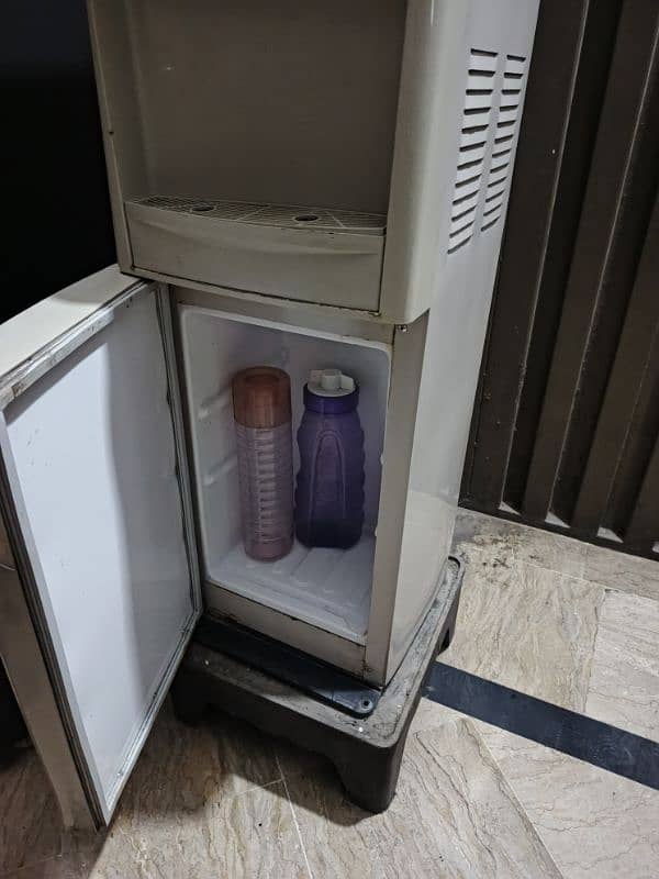 Orient Water Dispenser Refrigerator - 3 Taps - Good Condition 2