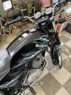 Suzuki GS 150 2022 and of 2023 only 2997 kilometre running urgent sell