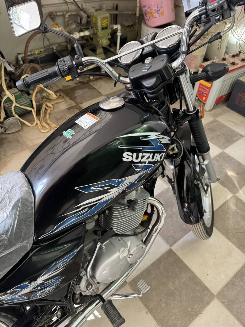 Suzuki GS 150 2022 and of 2023 only 2997 kilometre running urgent sell 0