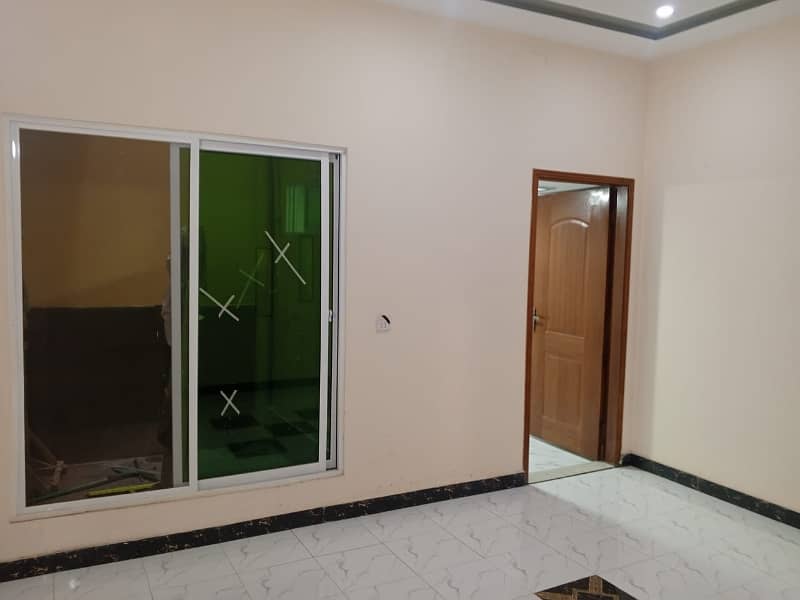 3 marla upper portion available for rent for bachelors and Family near UCP and Shokat khanum 3