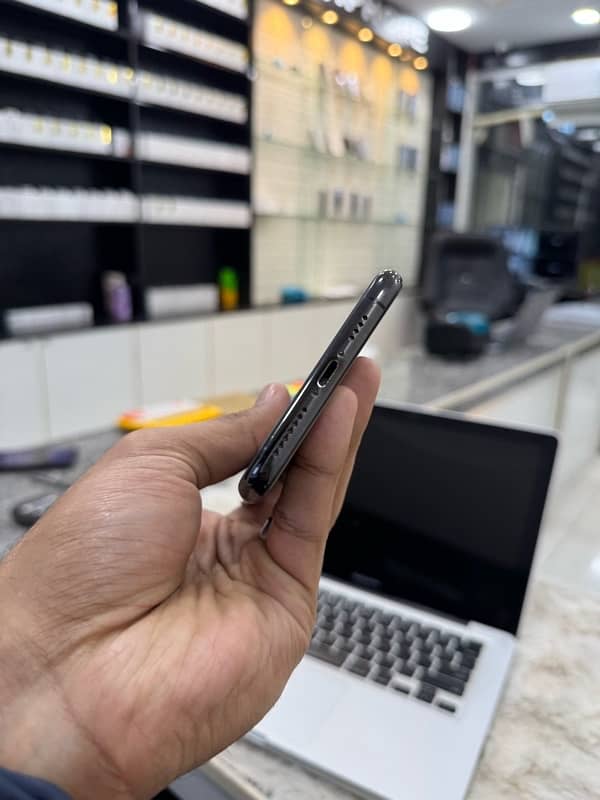 iPHONE 11 PRO MAX 5