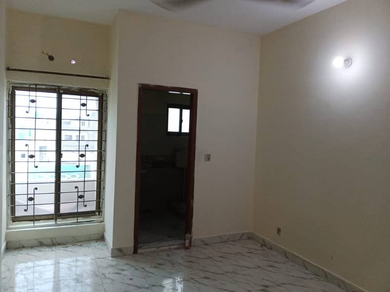 Flat For Bachelors And Family Available For Rent 0