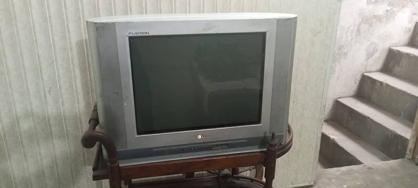 LG Flatron Television - Minimal Used TV 2