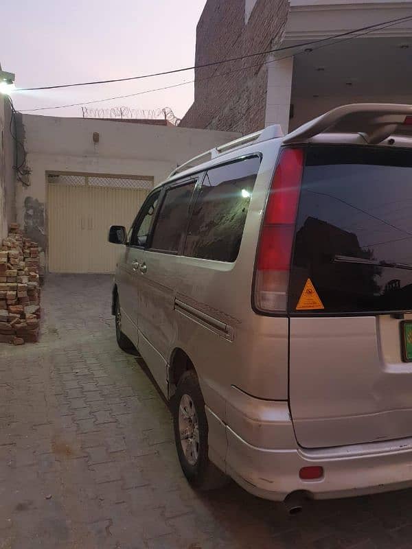 Toyota Noah 2001 for urgent sale. 1