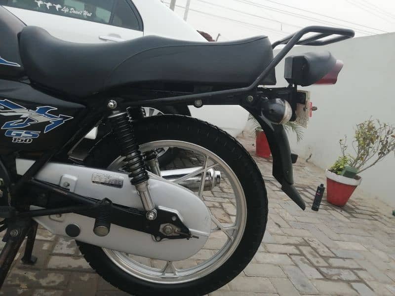 Suzuki GS 150 SE 14