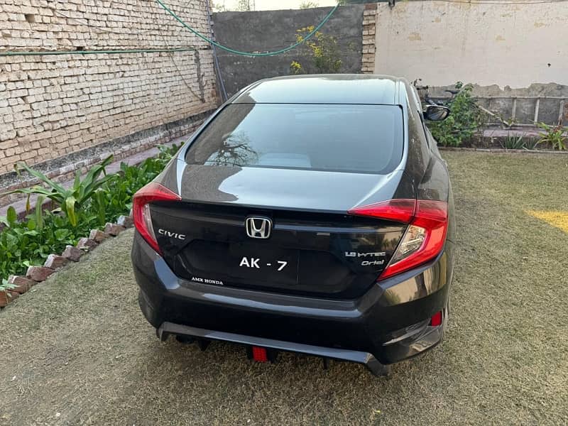 Honda Civic Oriel 2018 4