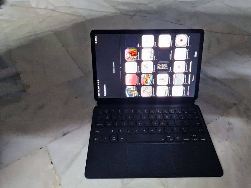 Samsung Tab S7 WITH original keyboard case 4