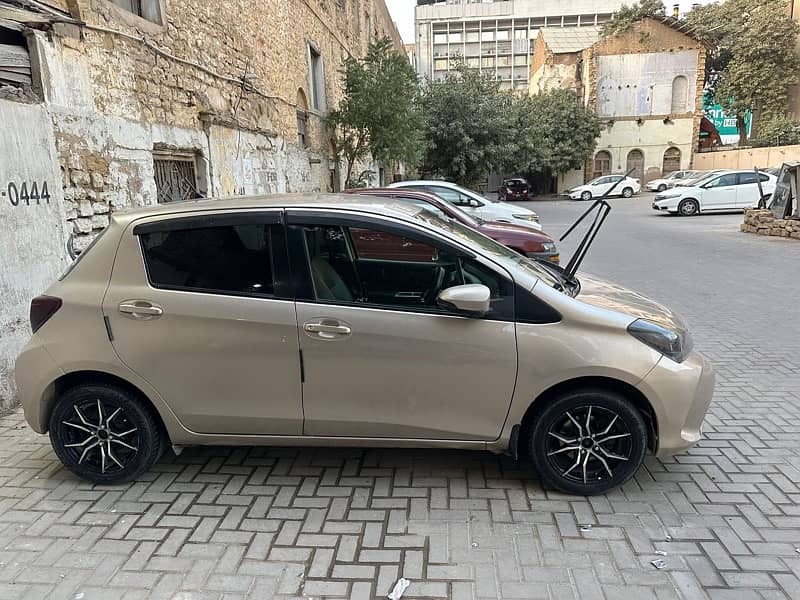 Toyota Vitz 2015 4