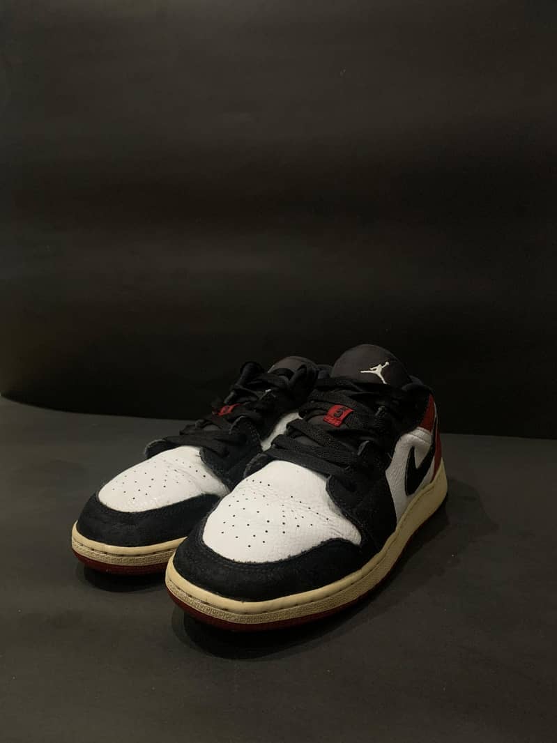 Jordan 1 Low Black Toe (2019) 1