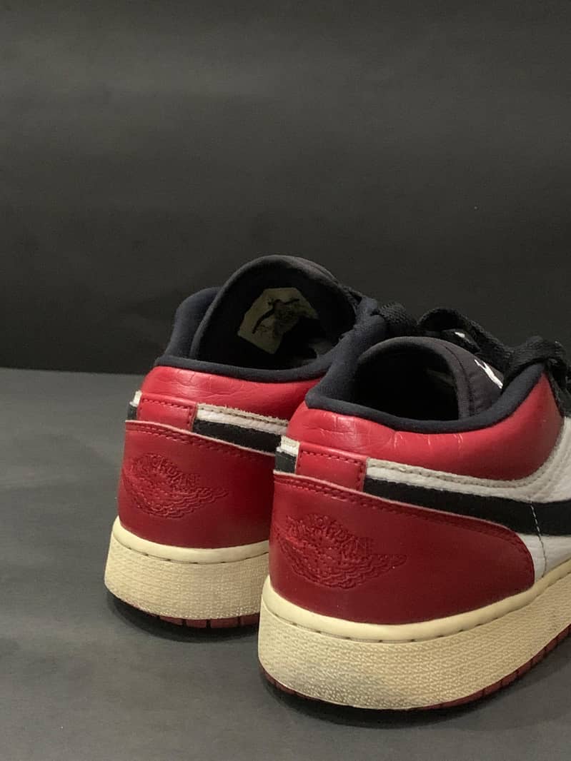 Jordan 1 Low Black Toe (2019) 3