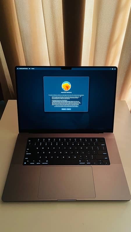 Apple Macbook Pro M2 16 inch 1