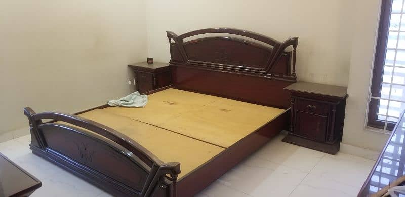 whole bed set including side tables,dressing table and side board 4