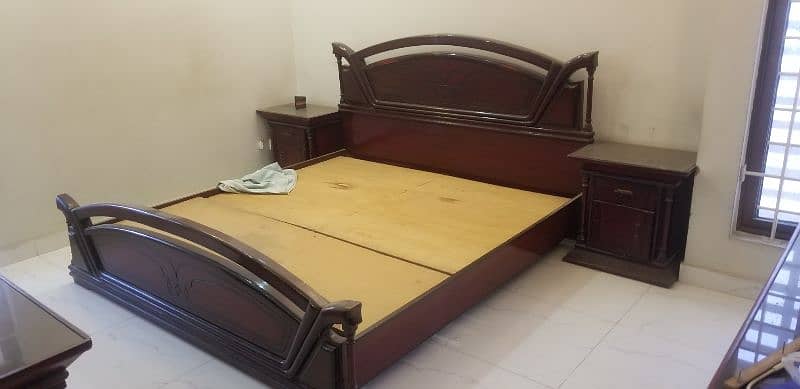 whole bed set including side tables,dressing table and side board 5