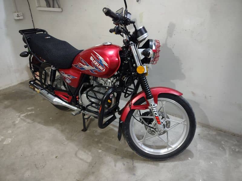 Suzuki GS 150se 8