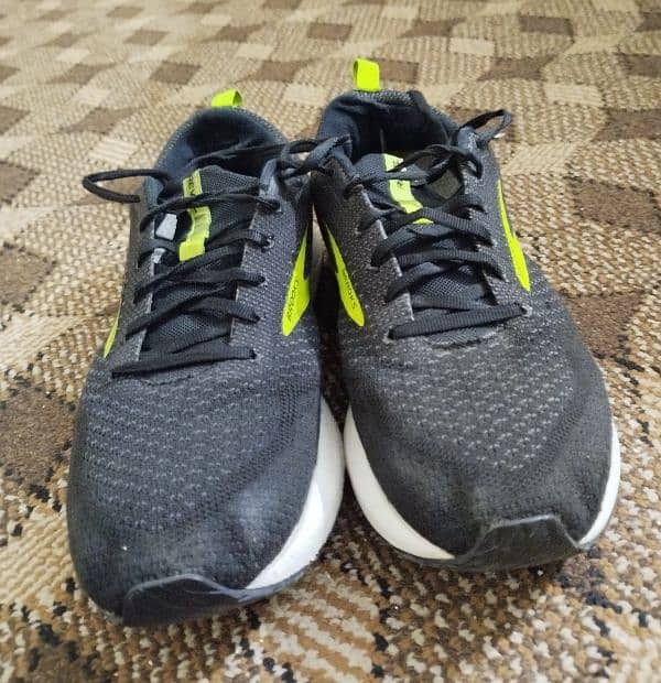 Brooks Revel 4 • Imported • Excellent Condition 1