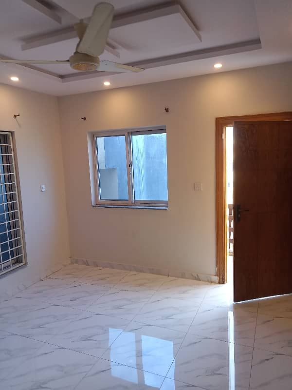 Rawalpindi Bahria Town phase8 7 Marla beautiful house for rent 10