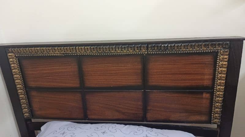 Two Solid Wooden Single Beds in Excellent Condition – Great Deal! 8