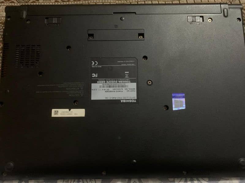 Toshiba c40-c core i 3 6th generation slim laptop read ad carefully A+ 1