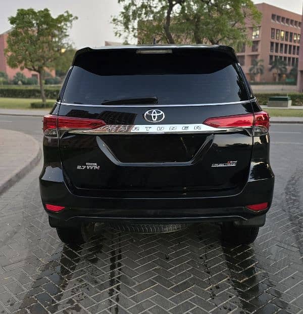 Toyota Fortuner V 2017 0