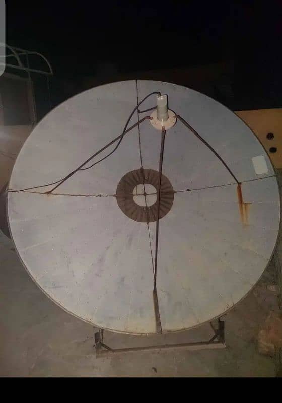 2 dish antenna with receiver 0