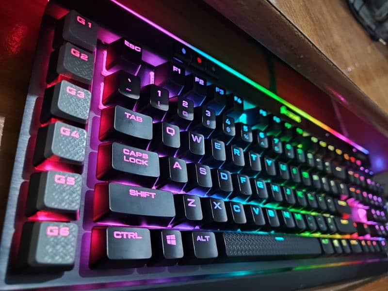 CORSAIR K95 RGB PLATINUM 3