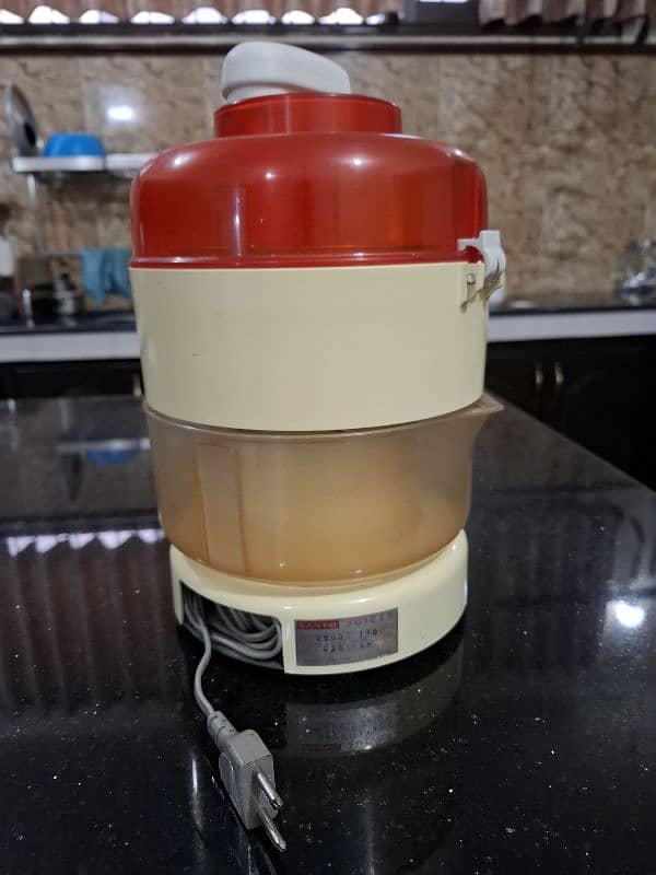 Fruit Juicer 1