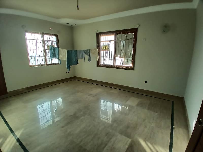 400 SQUARE YARDS 2ND FLOOR PORTION FOR RENT IN JAUHAR FOR SILENT COMMERCIAL 6