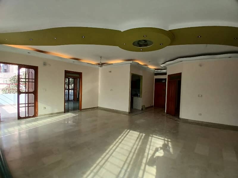 400 SQUARE YARDS 3 BED DRAWING DINNING 1ST FLOOR PORTION FOR RENT IN JAUHAR 0