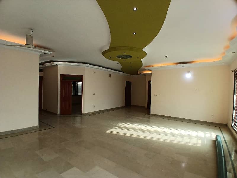 400 SQUARE YARDS 3 BED DRAWING DINNING 1ST FLOOR PORTION FOR RENT IN JAUHAR 1