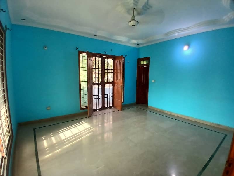 400 SQUARE YARDS 3 BED DRAWING DINNING 1ST FLOOR PORTION FOR RENT IN JAUHAR 7