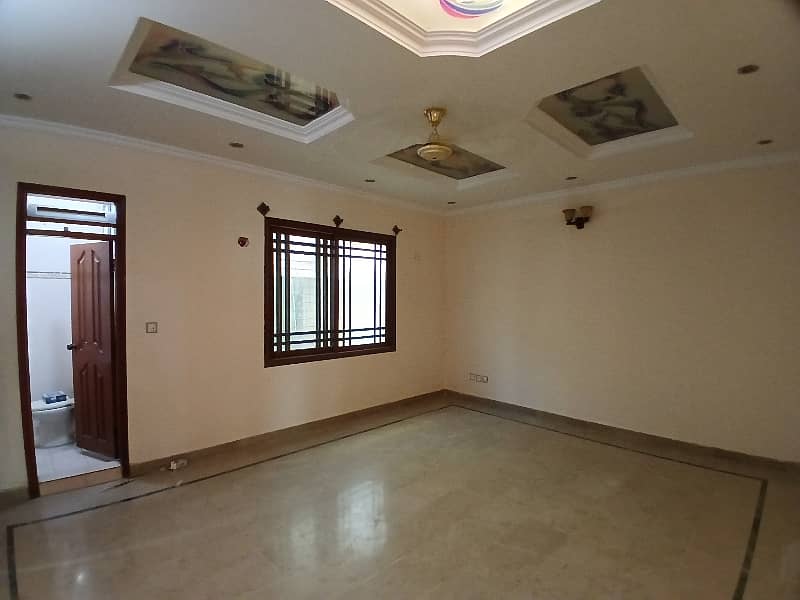 400 SQUARE YARDS 3 BED DRAWING DINNING 1ST FLOOR PORTION FOR RENT IN JAUHAR 10