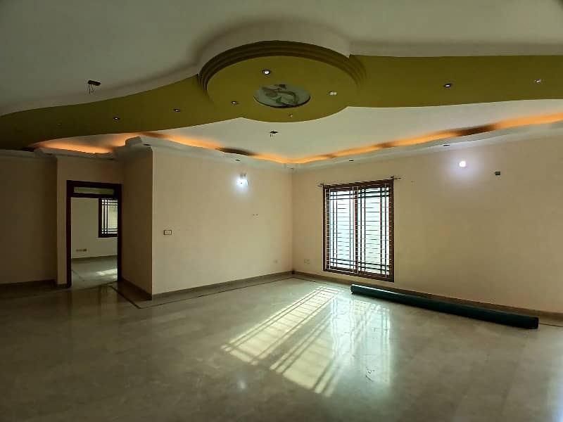 400 SQUARE YARDS 3 BED DRAWING DINNING 1ST FLOOR PORTION FOR RENT IN JAUHAR 12