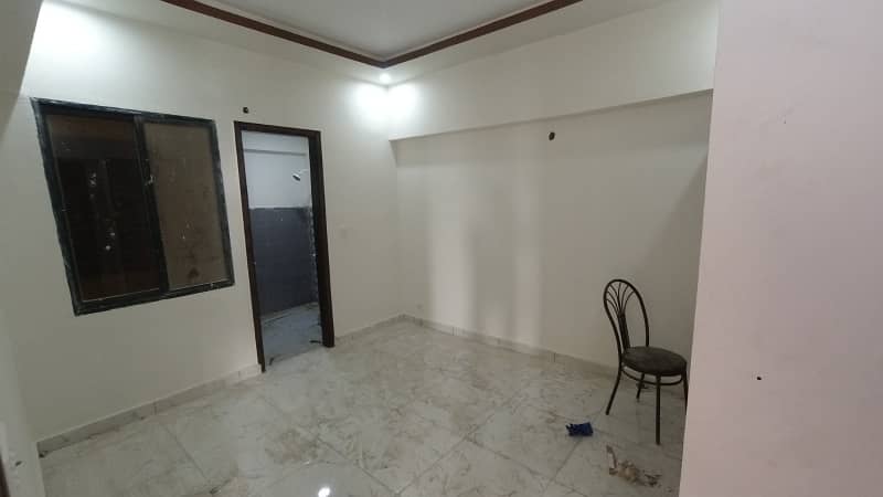 Prime Location Gulistan-e-Jauhar - Block 3-A Flat Sized 2200 Square Feet For rent 9