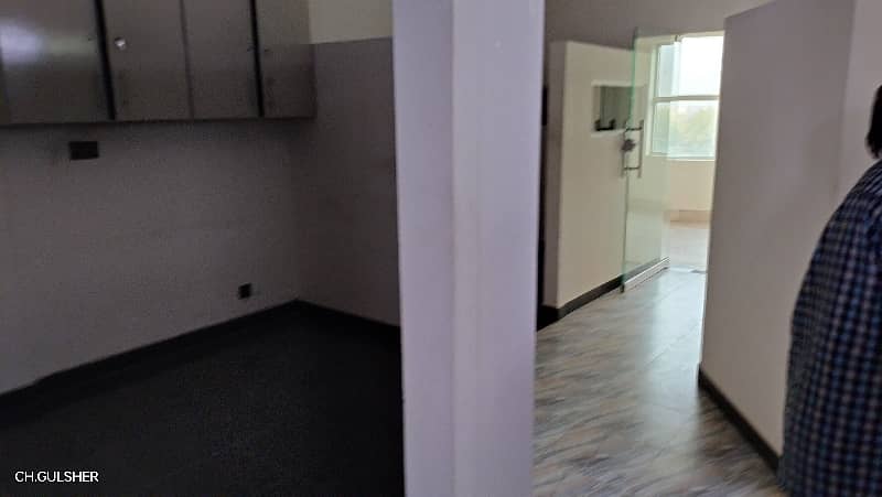 1000 SQUARE FEET COMMERCIAL OFFICE FOR RENT IN UNIVERSITY ROAD OPPOSITE NED UNIVERSITY 11