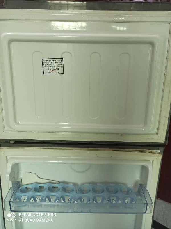 Haier Medium-Sized Fridge in Excellent Condition – Great Price 9