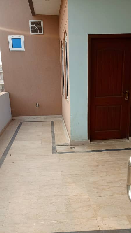 5 Marla Upper Portion for Rent in johar Town for Family and Silent office (Call center + Software house 3