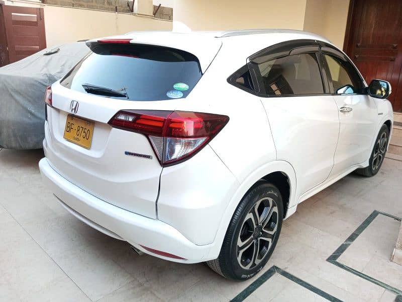 Honda Vezel 2015 Hybrid Z Package Fully Loaded 100% Original in DHA 4