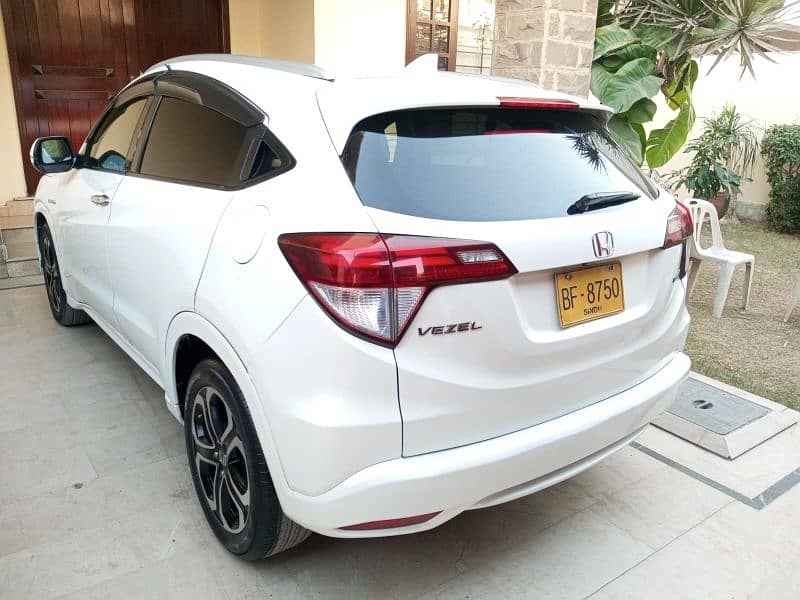 Honda Vezel 2015 Hybrid Z Package Fully Loaded 100% Original in DHA 5