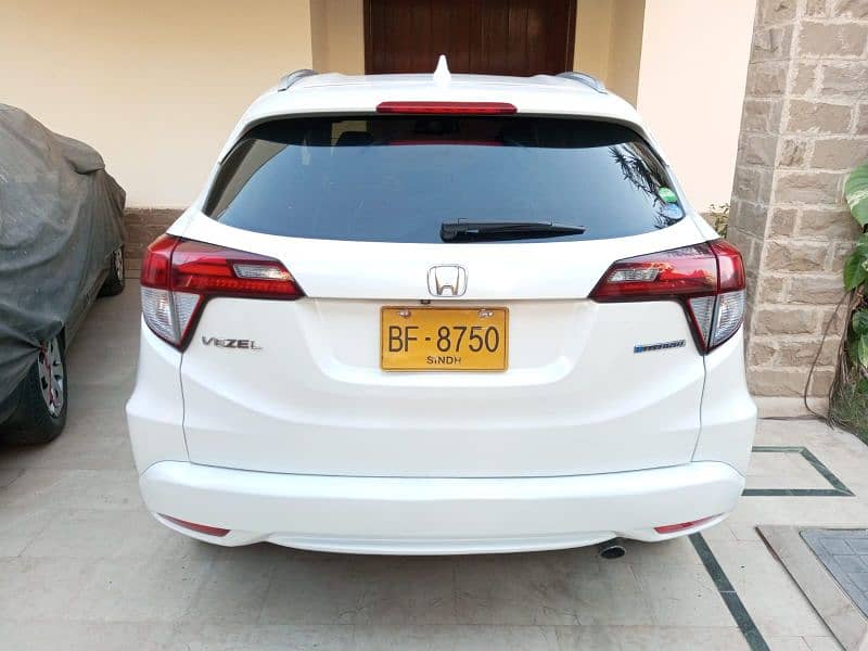 Honda Vezel 2015 Hybrid Z Package Fully Loaded 100% Original in DHA 7