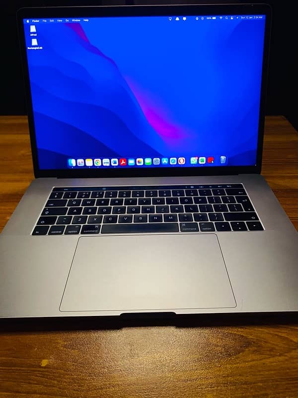 MacBook Pro 2016 15” touchbar 0